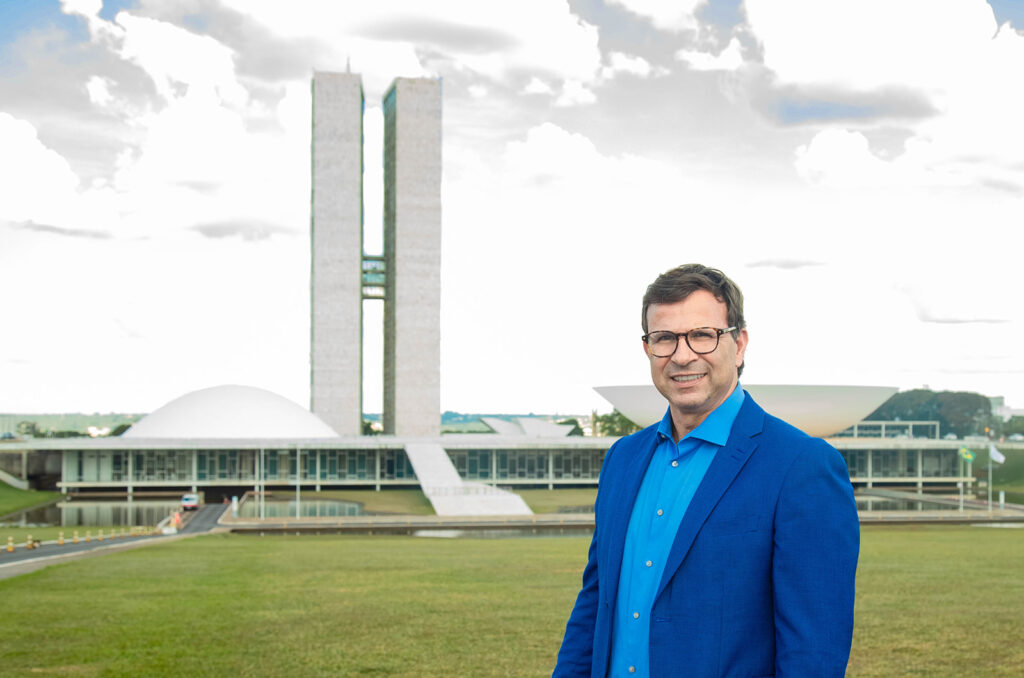 Paulo Roque diz que Brasília não  cumpre o Plano Nacional de Educação